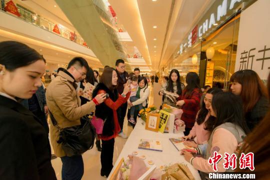 南寧“姐妹花”歷時一年手繪臺灣吃喝攻略(圖) 南寧“姐妹花”歷時一年手繪臺灣吃喝攻略(圖)