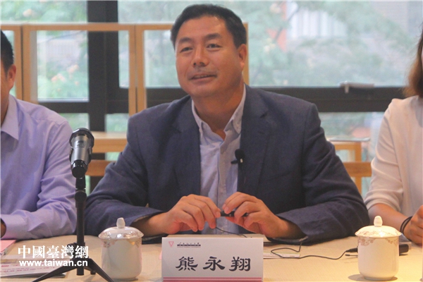 云南師范大學(xué)傳媒學(xué)院院長熊永翔主持座談會 云南師范大學(xué)傳媒學(xué)院院長熊永翔主持座談會