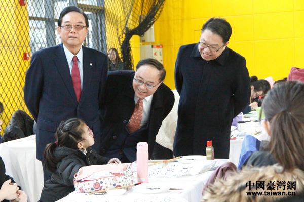 “首屆海峽兩岸青少年書畫大賽”決賽在京舉行 5000多作品參賽 “首屆海峽兩岸青少年書畫大賽”決賽在京舉行 5000多作品參賽
