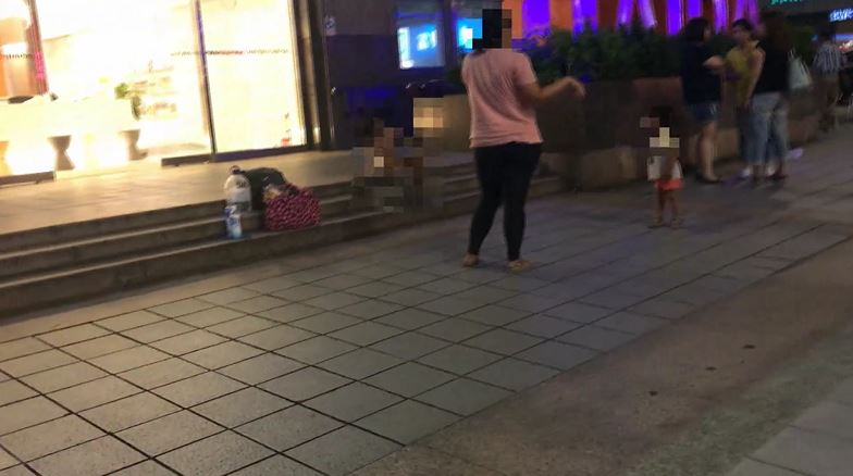 臺北捷運女童全裸坐地引熱議 臺北捷運女童全裸坐地引熱議