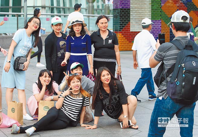 黃金周大陸游客出境游火熱 臺旅游業只能看著流口水 黃金周大陸游客出境游火熱 臺旅游業只能看著流口水