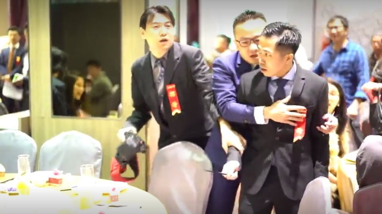 女子大鬧婚宴被罵翻 自稱是“時代力量”黨工 女子大鬧婚宴被罵翻 自稱是“時代力量”黨工