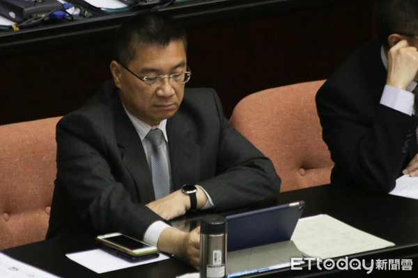 每月工作336小時積假出境游? 網友酸:22k能去哪 醫院or太平間? 每月工作336小時積假出境游? 網友酸:22k能去哪 醫院or太平間?