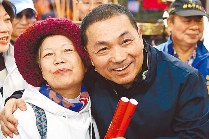 藍營新北最強人選侯友宜終表態 網友涌入支持綠營焦慮 藍營新北最強人選侯友宜終表態 網友涌入支持綠營焦慮