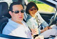 �RӢ��������(y��ng)�_(t��i)���{�λ �_�Ǐ�(qi��ng)���뵽һ��(g��)��ЦԒ