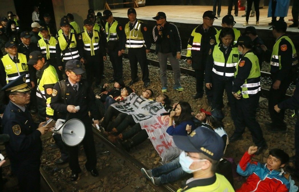 臺灣前“立委”揭民進黨愚人的經典謊言 這下真相大白了 臺灣前“立委”揭民進黨愚人的經典謊言 這下真相大白了