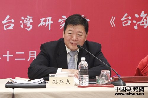 第四屆兩岸關系和平發展學術研討會在上海召開。海峽兩岸關系協會副會長孫亞夫出席研討會開幕式并致辭。 第四屆兩岸關系和平發展學術研討會在上海召開。海峽兩岸關系協會副會長孫亞夫出席研討會開幕式并致辭。