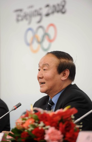 3月19日,北京奧組委執行副主席蔣效愚在回答記者提問。當日,北京奧組委在北京奧運新聞中心舉行2008年奧運會火炬接力新聞發布會。 新華社記者 羅曉光 攝