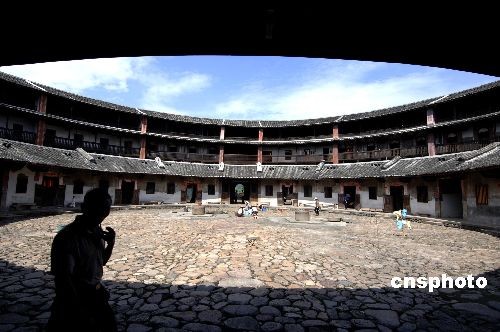 福建土樓被聯合國教科文組織授予“遺產保護杰出成就獎”。