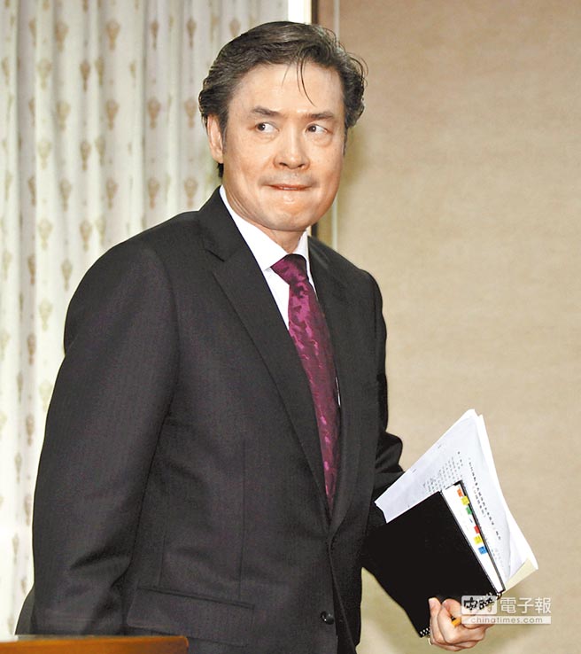 綠營(yíng)磨刀霍霍,把矛頭對(duì)準(zhǔn)“國(guó)安會(huì)秘書(shū)長(zhǎng)”金溥聰,打算透把金叫到“立院”好好“照顧”一番 綠營(yíng)磨刀霍霍,把矛頭對(duì)準(zhǔn)“國(guó)安會(huì)秘書(shū)長(zhǎng)”金溥聰,打算透把金叫到“立院”好好“照顧”一番