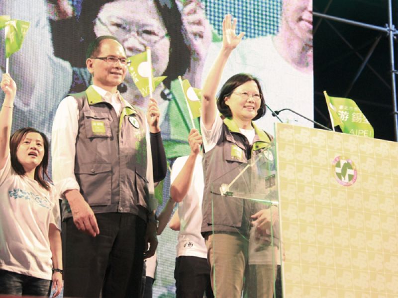 游錫堃選情太低迷,蔡英文出面力挺,竟聲稱要百萬票勝選新北 游錫堃選情太低迷,蔡英文出面力挺,竟聲稱要百萬票勝選新北