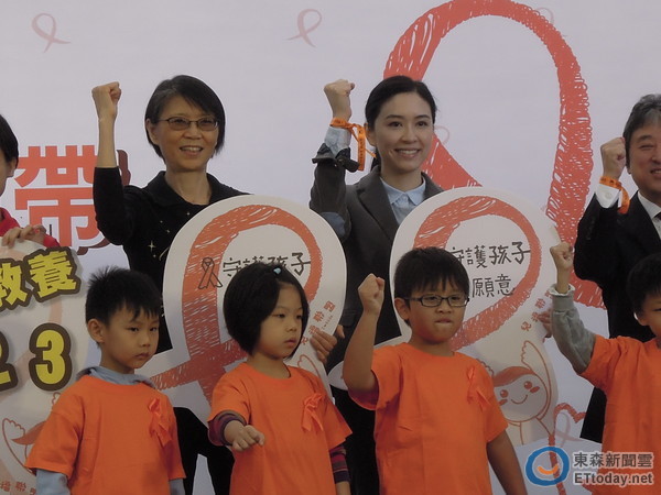 周美青公益活動遇蔡依珊 周美青公益活動遇蔡依珊