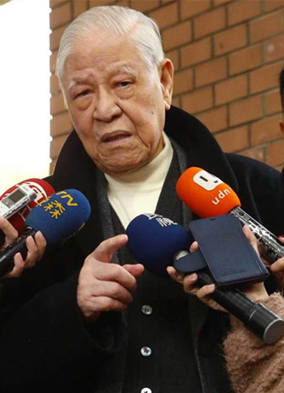 李登輝稱贊柯文哲有魄力但有時也危險(圖) 李登輝稱贊柯文哲有魄力但有時也危險(圖)