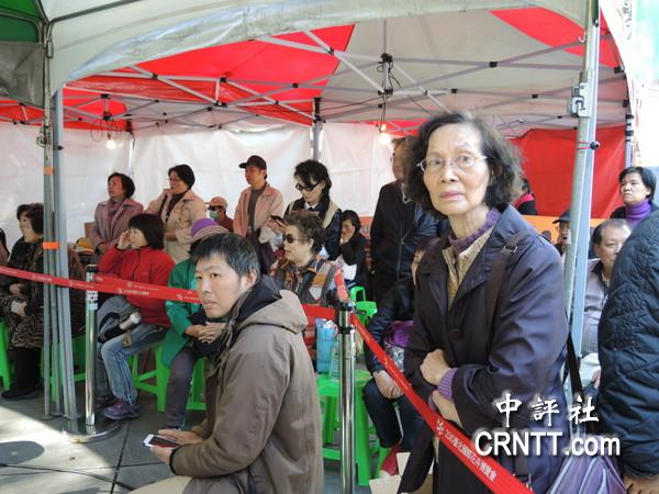 組圖:呂秀蓮中途短暫離開絕食現(xiàn)場引猜測 組圖:呂秀蓮中途短暫離開絕食現(xiàn)場引猜測