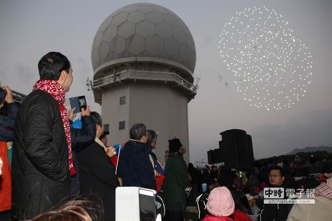 �±����L(zh��ng)�������c��һ�𿴟���