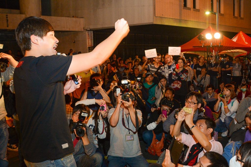 陳為廷在318周年自爆:性騷擾案后 我從神壇走下來了 陳為廷在318周年自爆:性騷擾案后 我從神壇走下來了