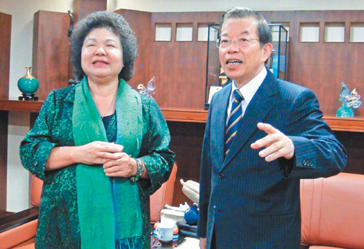 民進黨"立委"初選民調尚未開始 菊系謝系已展開混戰 民進黨"立委"初選民調尚未開始 菊系謝系已展開混戰