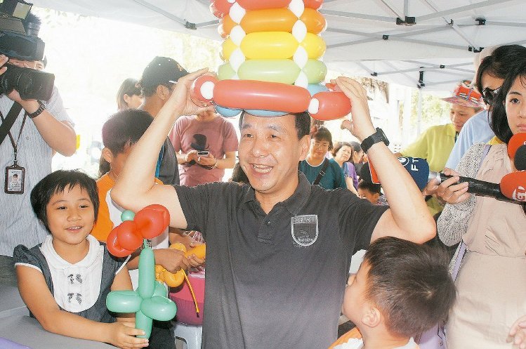 "藍委":朱立倫參選2016是維持政治影響力唯一選擇 "藍委":朱立倫參選2016是維持政治影響力唯一選擇