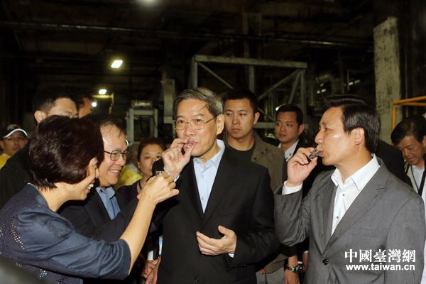 國(guó)臺(tái)辦主任張志軍參觀金門(mén)高粱酒廠 國(guó)臺(tái)辦主任張志軍參觀金門(mén)高粱酒廠