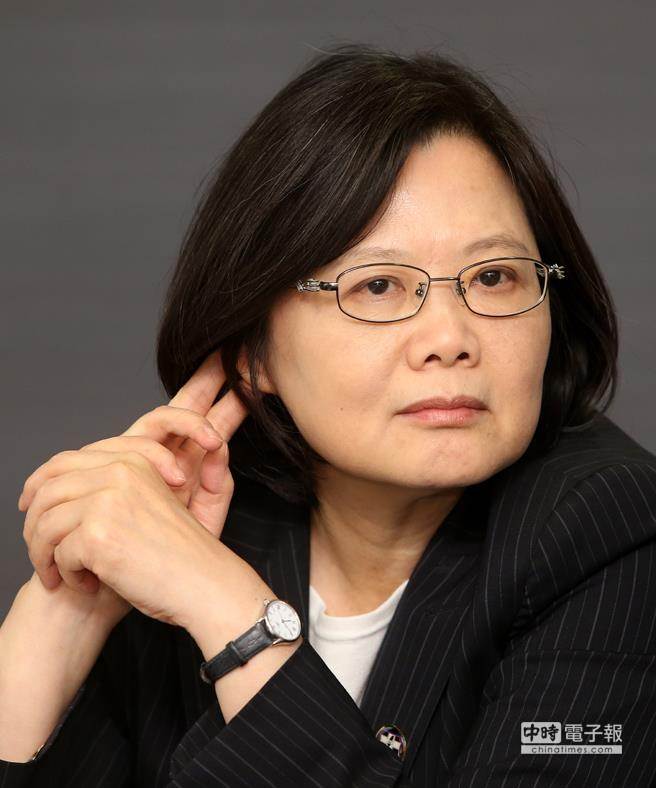 臺媒:兩岸維持現狀 蔡英文只出一張嘴(圖) 臺媒:兩岸維持現狀 蔡英文只出一張嘴(圖)