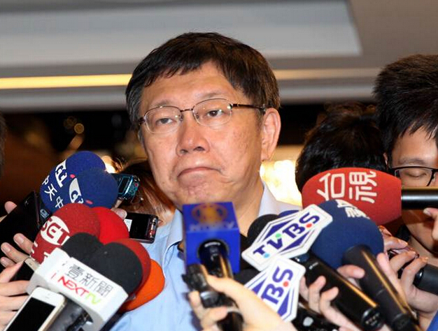 柯文哲就臺風(fēng)救災(zāi)失當(dāng)首度公開致歉(圖) 柯文哲就臺風(fēng)救災(zāi)失當(dāng)首度公開致歉(圖)