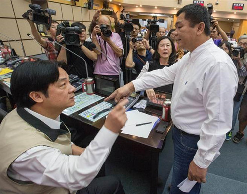 臺南議會質詢口角賴清德與議員爆發激烈沖突