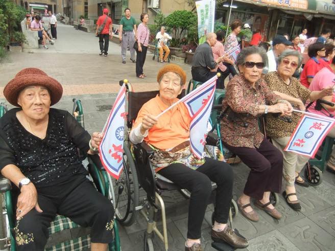 洪秀柱回訪臺中"立柱"發源地 吁民眾堅定支持國民黨 洪秀柱回訪臺中"立柱"發源地 吁民眾堅定支持國民黨