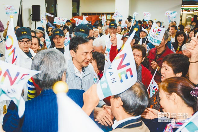 朱立倫提青年加薪政策:保證月薪不低于4萬(圖) 朱立倫提青年加薪政策:保證月薪不低于4萬(圖)