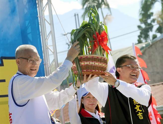 吳敦義批陳水扁貪污 稱朱立倫對臺灣發(fā)展最有利 吳敦義批陳水扁貪污 稱朱立倫對臺灣發(fā)展最有利
