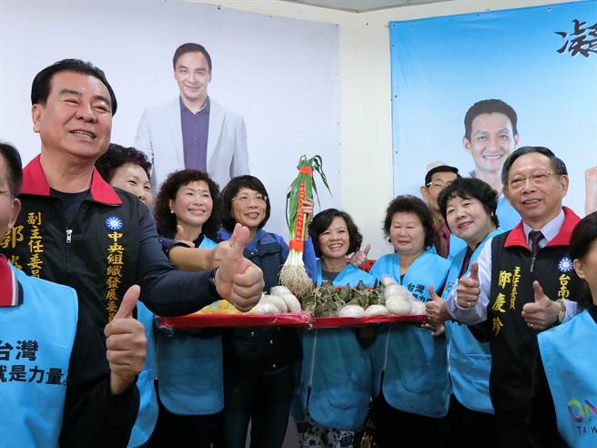 王如玄首赴臺南造勢獲贊 勞工界熱烈歡迎(圖) 王如玄首赴臺南造勢獲贊 勞工界熱烈歡迎(圖)