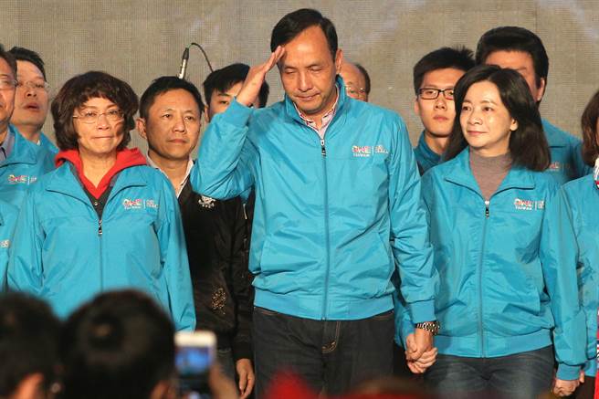 國民黨發文指沒有時間難過 要穿上草鞋改革 國民黨發文指沒有時間難過 要穿上草鞋改革