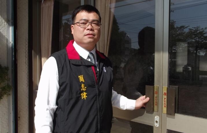 簡志偉到大林鎮黨部想領表選國民黨主席未果,對選制不當表達抗議 簡志偉到大林鎮黨部想領表選國民黨主席未果,對選制不當表達抗議