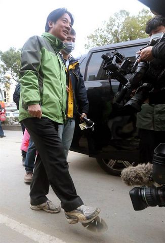 ه��¾Ȟ���Ь�ӡ��_��Ц��������Ԫ�؃�Ļ���D��