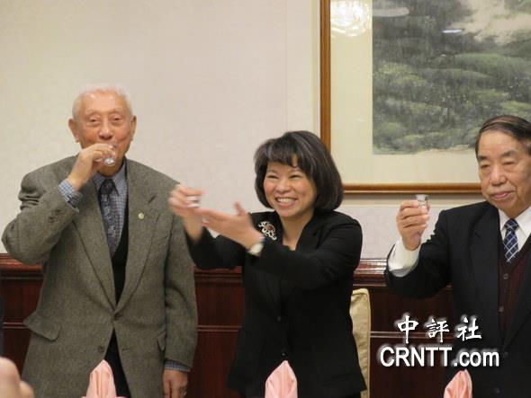 黃敏惠駁請(qǐng)客送禮傳聞:最近比較黑 因?yàn)楸荒ê? alt=