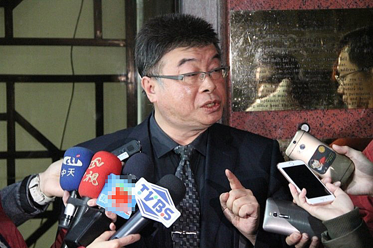 邱毅質(zhì)疑林全“組閣”是陳水扁貪污團隊班師回朝 邱毅質(zhì)疑林全“組閣”是陳水扁貪污團隊班師回朝