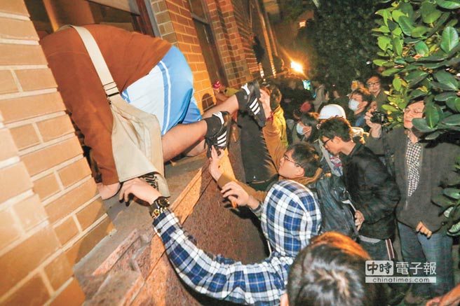 臺(tái)灣作家炮轟蔡英文:上臺(tái)第一件事是要讓日本開心 臺(tái)灣作家炮轟蔡英文:上臺(tái)第一件事是要讓日本開心