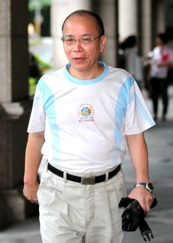 張景森建議百貨公司“午休”省電 網友大批“腦殘” 張景森建議百貨公司“午休”省電 網友大批“腦殘”