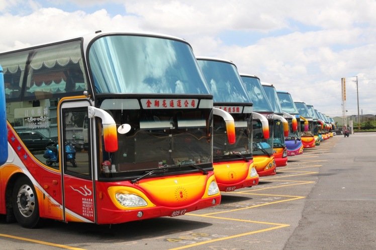 臺觀光業者憂心飛彈“誤射”讓生意雪上加霜 臺觀光業者憂心飛彈“誤射”讓生意雪上加霜