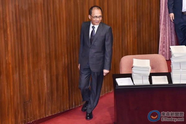 臺當局又現政策急轉彎 “7休1”新制上路前夕喊卡 臺當局又現政策急轉彎 “7休1”新制上路前夕喊卡