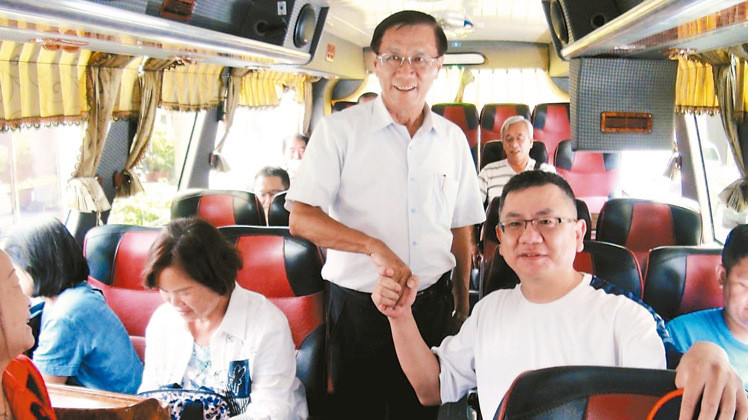 臺(tái)灣縣市長(zhǎng)擬訪陸爭(zhēng)取陸客:到有"九二共識(shí)"的地方來 臺(tái)灣縣市長(zhǎng)擬訪陸爭(zhēng)取陸客:到有"九二共識(shí)"的地方來