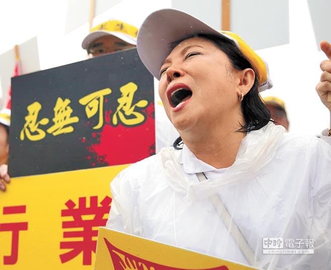 蔡當(dāng)局上臺兩岸冷凍"藍(lán)委"質(zhì)問林全:臺經(jīng)濟(jì)能撐多久 蔡當(dāng)局上臺兩岸冷凍"藍(lán)委"質(zhì)問林全:臺經(jīng)濟(jì)能撐多久