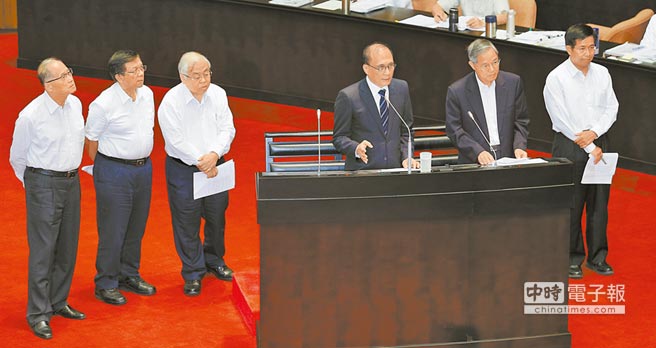 林全備詢遭自家人狠打臉 新南向、官僚習(xí)性被批個(gè)遍 林全備詢遭自家人狠打臉 新南向、官僚習(xí)性被批個(gè)遍