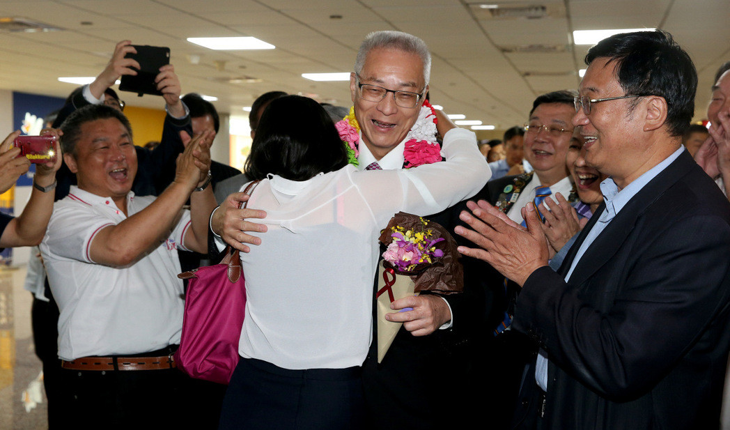 吳敦義喊話蔡英文:“九二共識”才可解兩岸僵局 吳敦義喊話蔡英文:“九二共識”才可解兩岸僵局