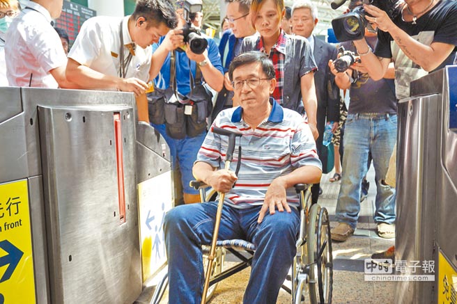 陳水扁確定出席"雙十慶典"? 臺中監(jiān)獄將展開評估 陳水扁確定出席"雙十慶典"? 臺中監(jiān)獄將展開評估