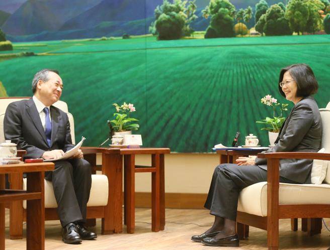 蔡英文被指"擱置"沖之鳥爭議 漁會怒批:擱置等于默認 蔡英文被指"擱置"沖之鳥爭議 漁會怒批:擱置等于默認