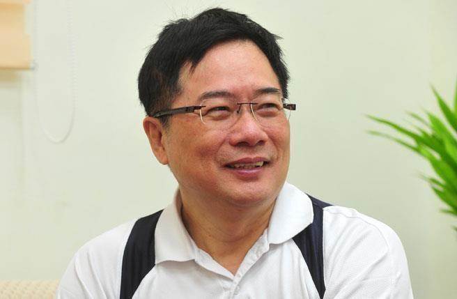 蔡正元在臉譜網直言,找李瑞倉擔任“金管會主委”,不如找呂秀蓮。(圖片來源:臺灣《中時電子報》) 蔡正元在臉譜網直言,找李瑞倉擔任“金管會主委”,不如找呂秀蓮。(圖片來源:臺灣《中時電子報》)