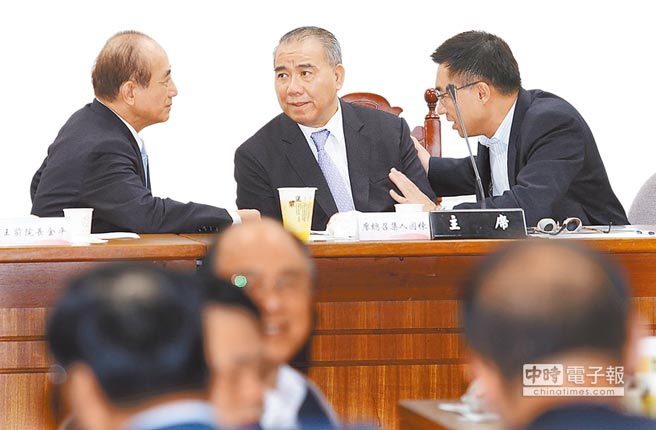 民進黨緊咬黨產(chǎn),藍營反撲,將提3500項刪減、凍結(jié)案杯葛總預算 民進黨緊咬黨產(chǎn),藍營反撲,將提3500項刪減、凍結(jié)案杯葛總預算