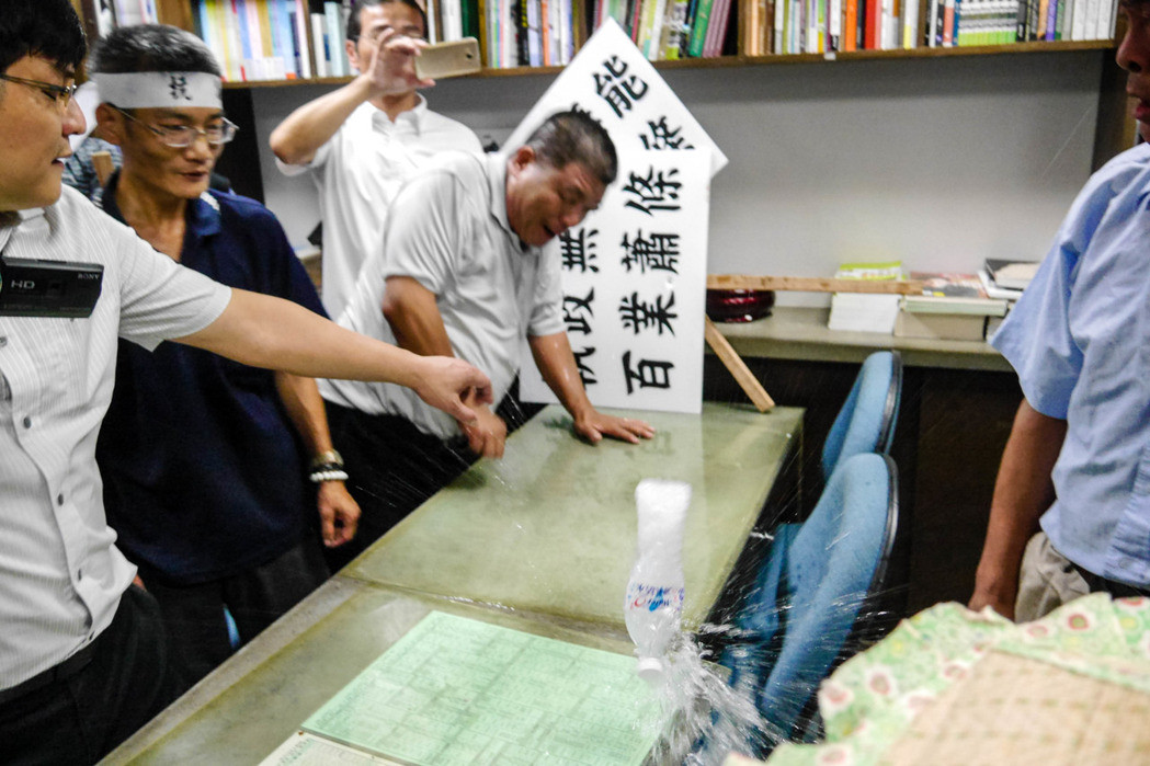 �����L(zh��ng)���ڸ���(n��i)�����J(r��n)�����L(zh��ng)δጳ��\(ch��ng)�⣬������⣬�����L(zh��ng)��ˤˮ�����h