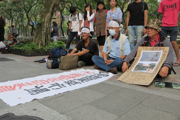 自救會北上前往蔡英文家門前進行絕食抗議 自救會北上前往蔡英文家門前進行絕食抗議