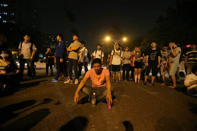 ���ȄP�������ߣ�̖��Ⱥ��������ɽ��·�����c����ͨ